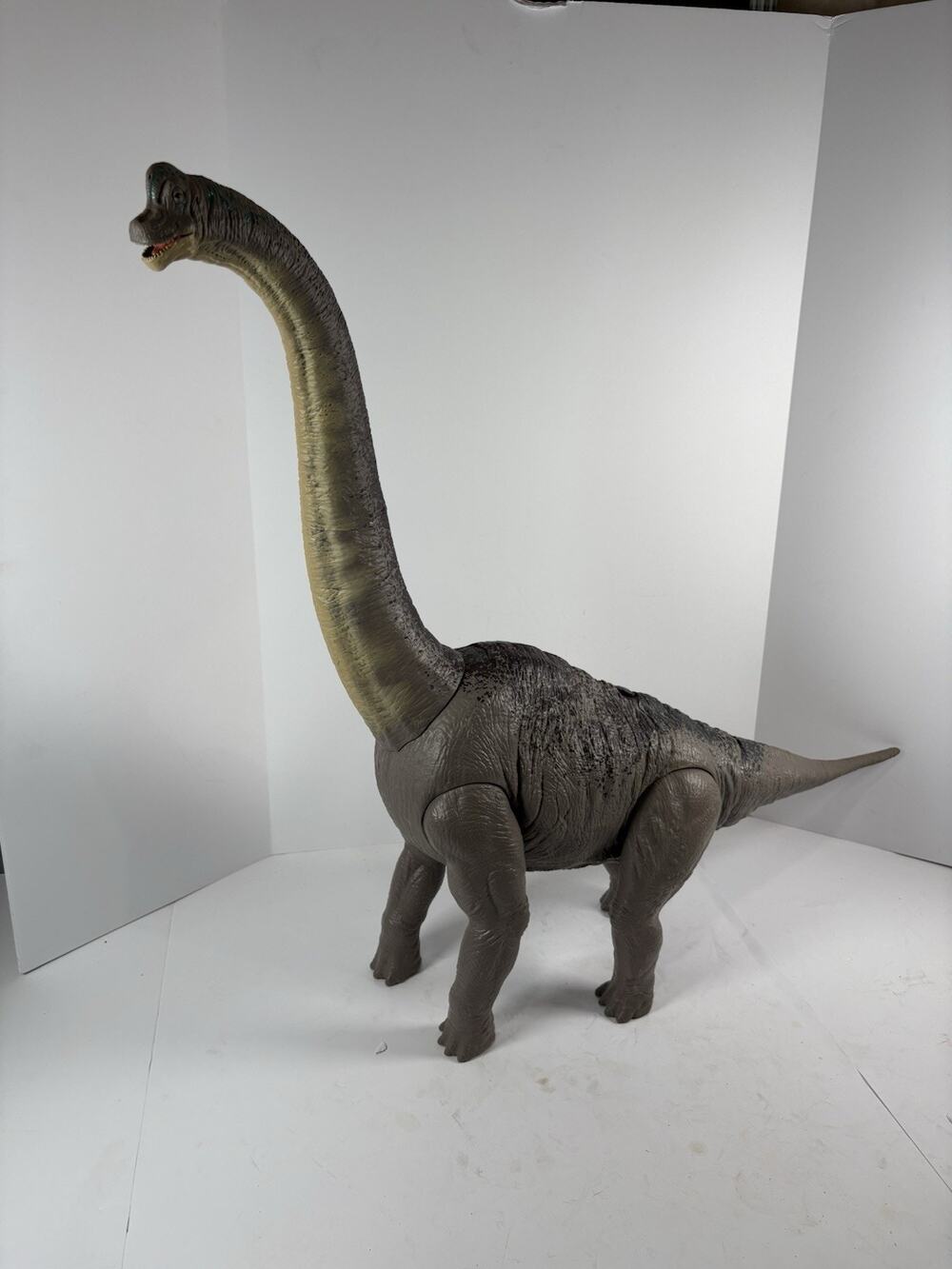 Mattel Jurassic World Legacy Collection Brachiosaurus 28” Dinosaur Figure 2019